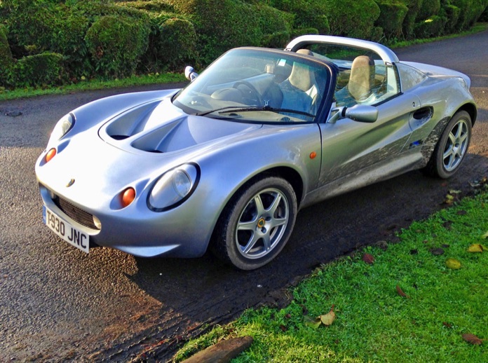 Mud spattered Lotus Elise on UK country road